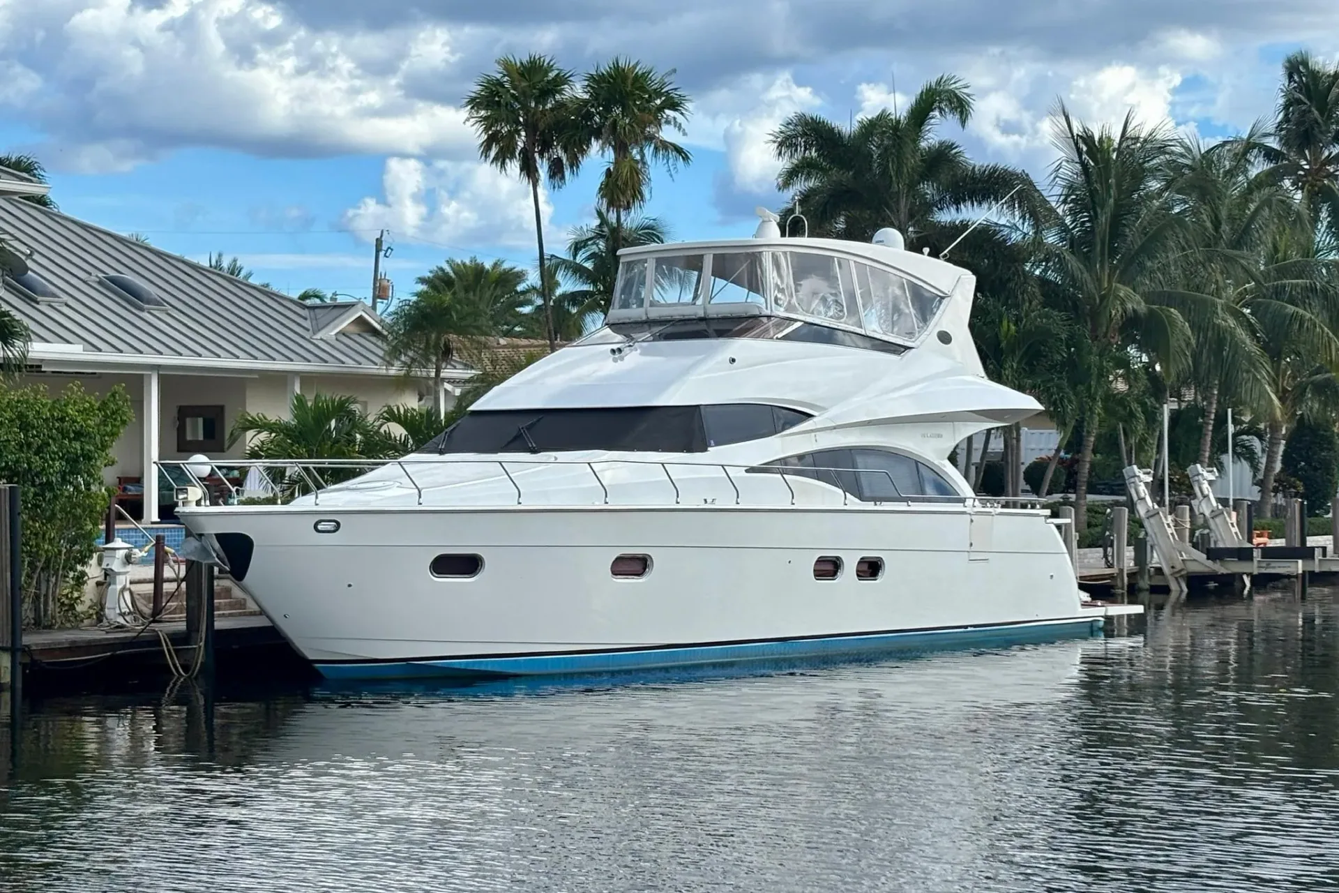 2004 Marquis 59, photograph 2