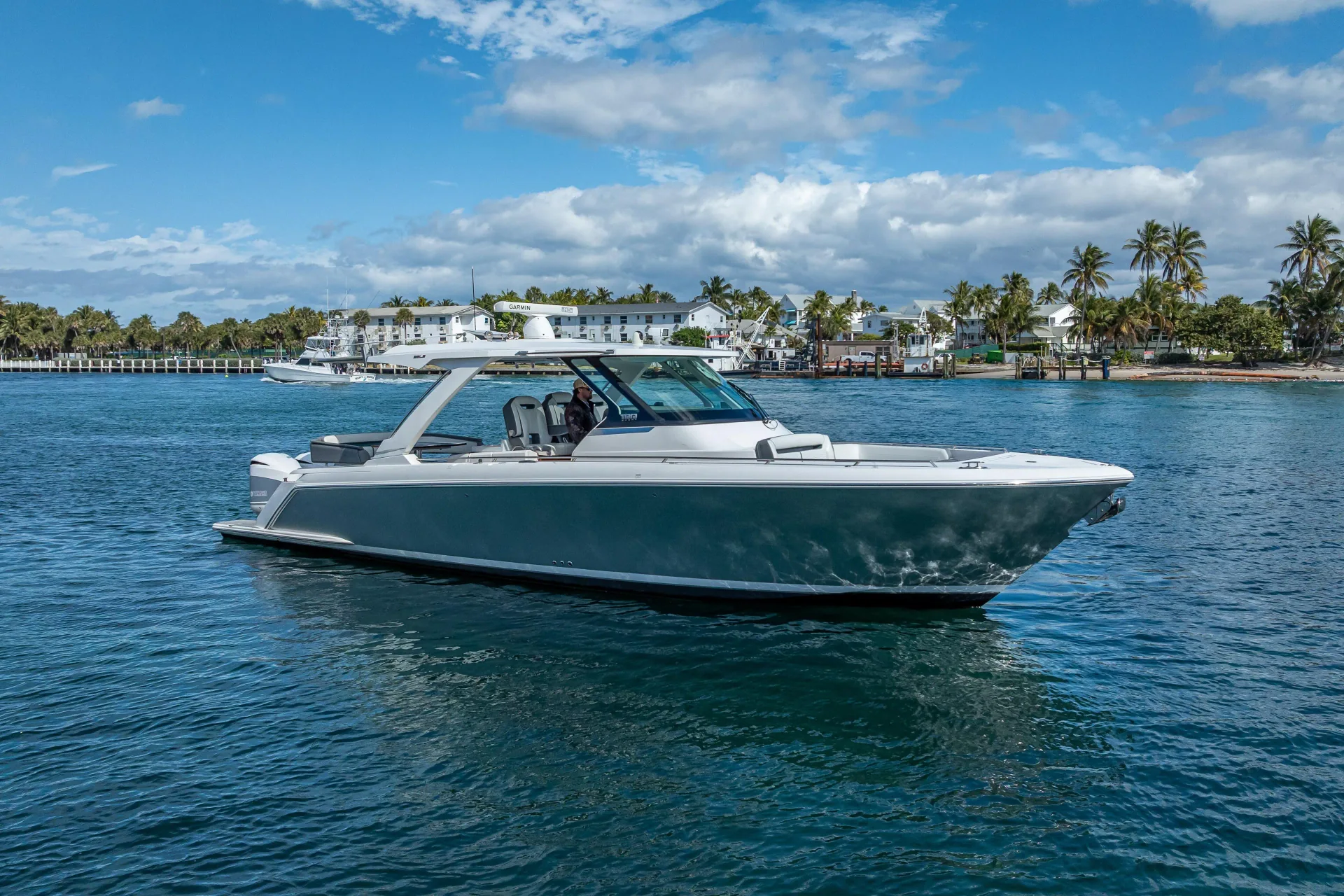 2019 Tiara Yachts 38 LS, photograph 1