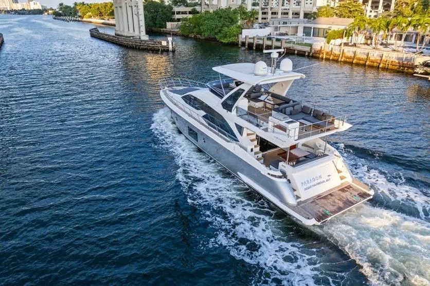2017 Azimut 66, photograph 2