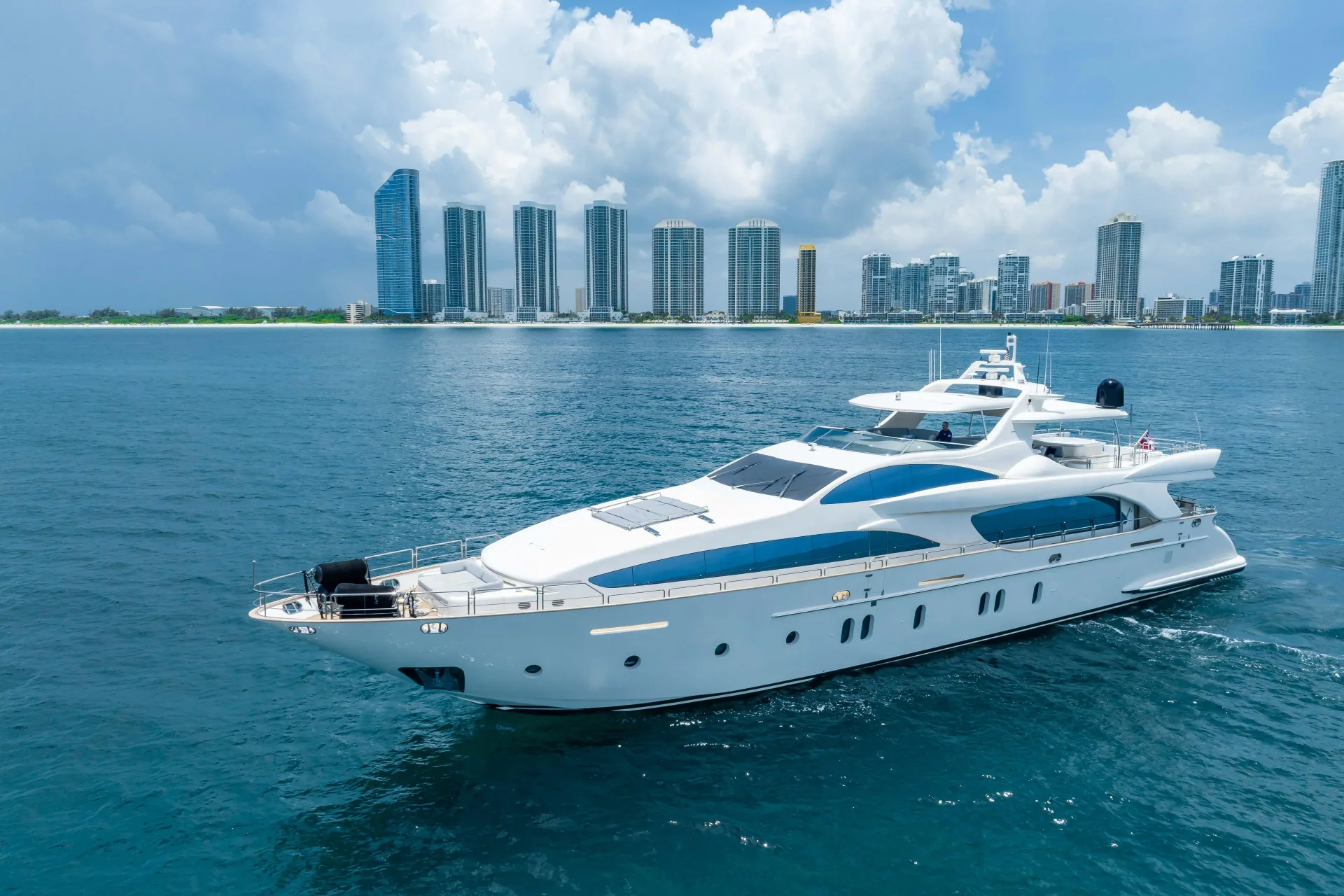 2012 Azimut 116, photograph 3