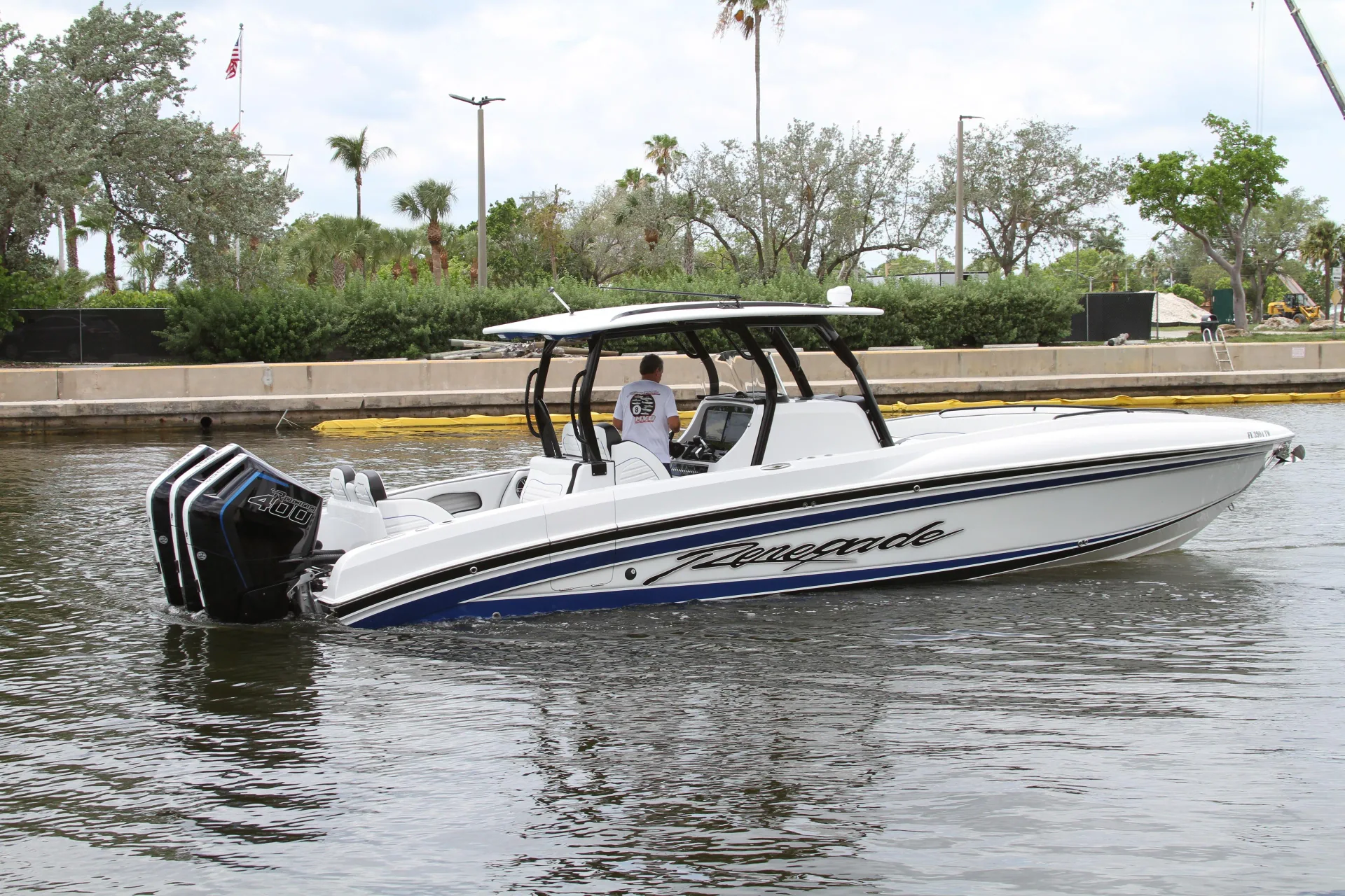 2025 Renegade 33 Open, photograph 1