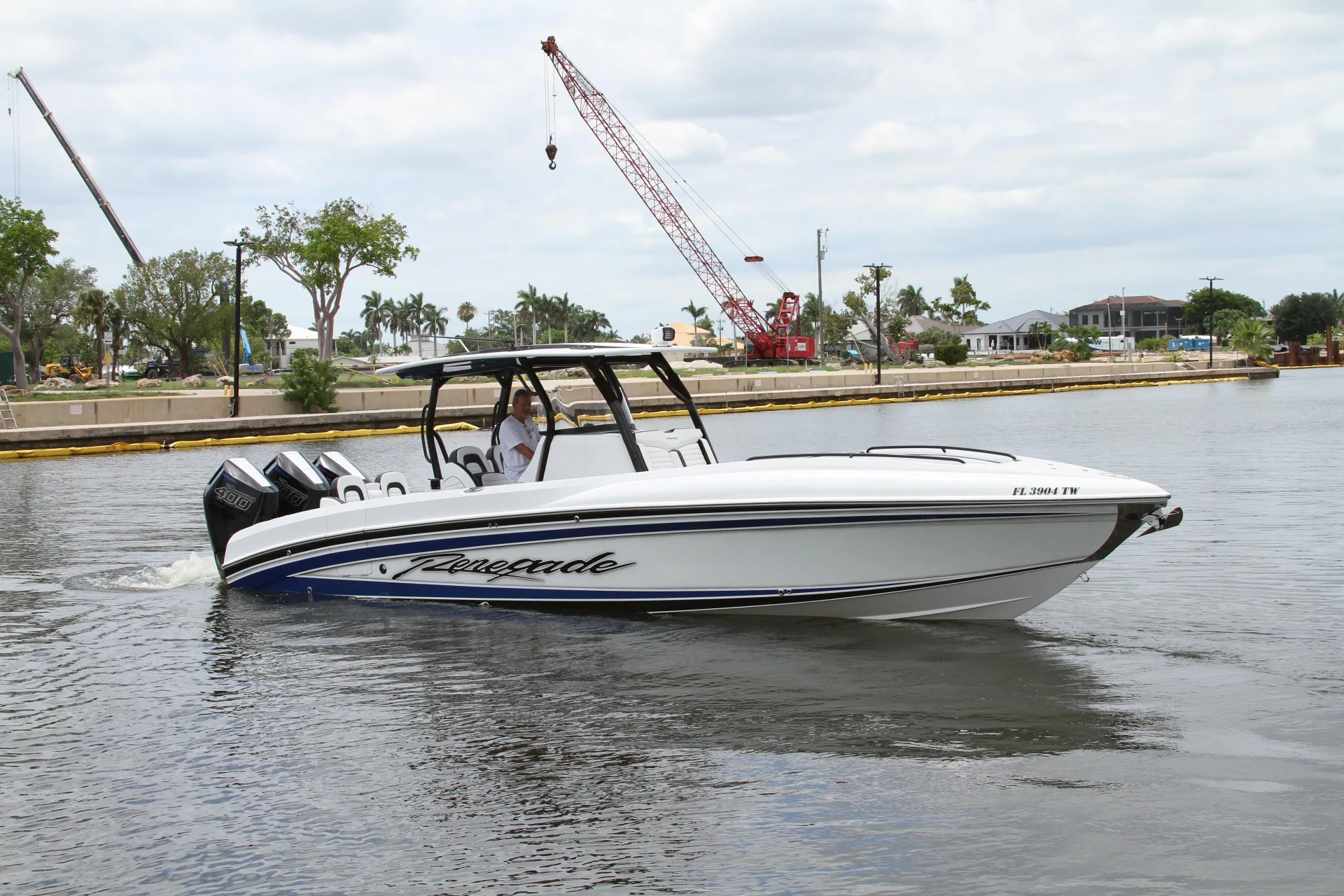 2025 Renegade 33 Open, photograph 2