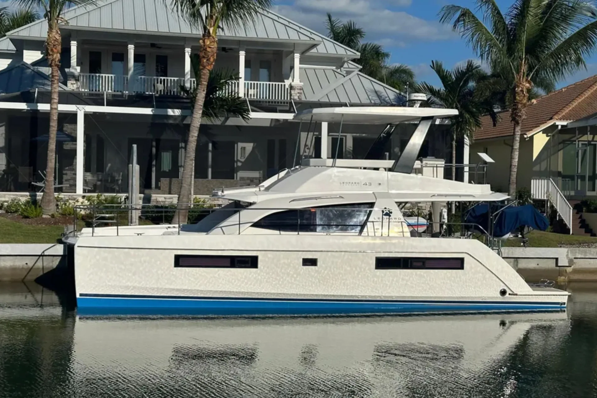 2019 Leopard 43 Powercat, photograph 1