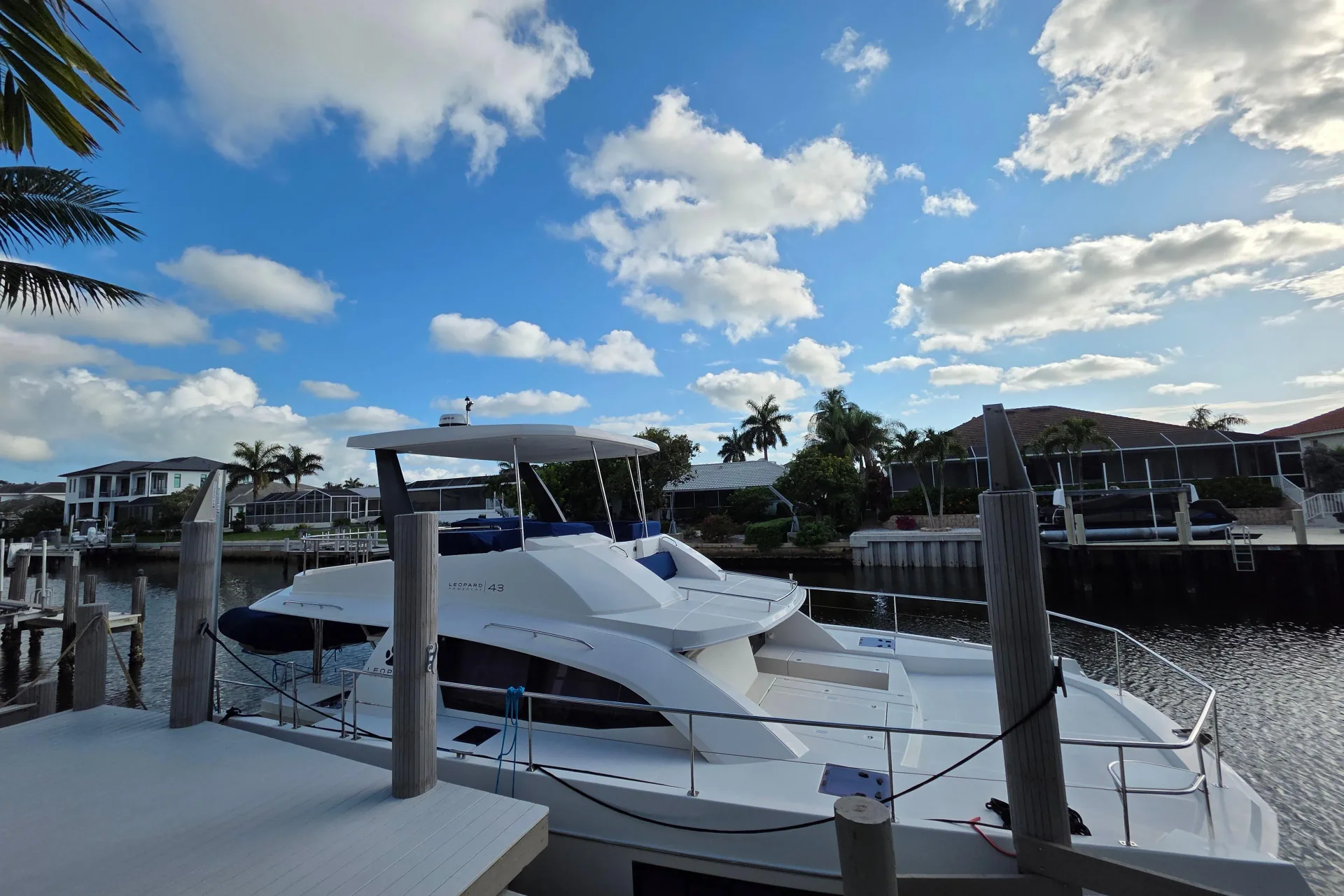 2019 Leopard 43 Powercat, photograph 3