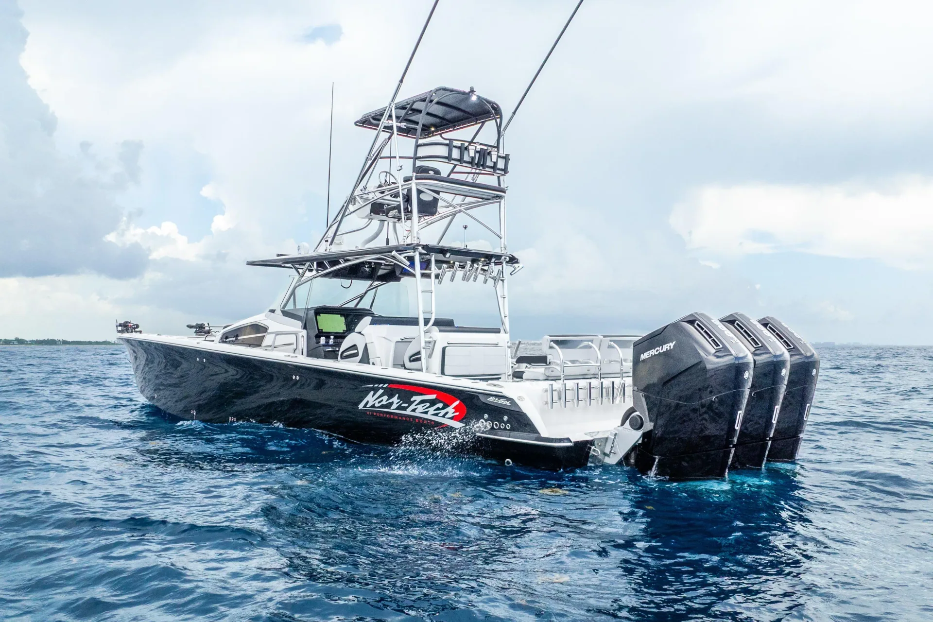 2024 Nor-Tech 452 Super Fish, photograph 2