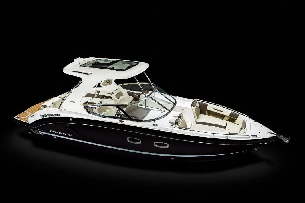 2019 Chaparral 347 SSX, photograph 2