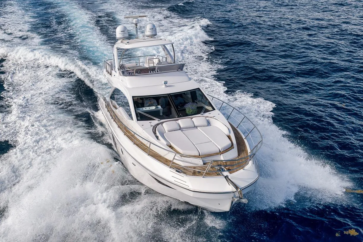2019 Azimut 55, photograph 3