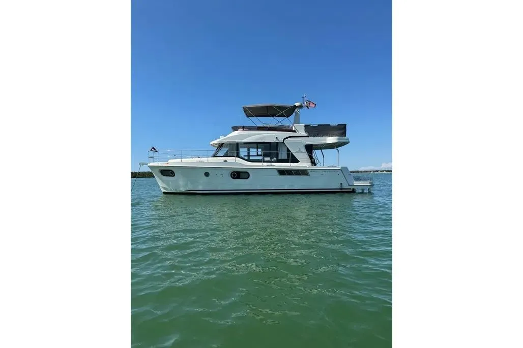 2021 Beneteau Swift Trawler 41 Fly, photograph 2