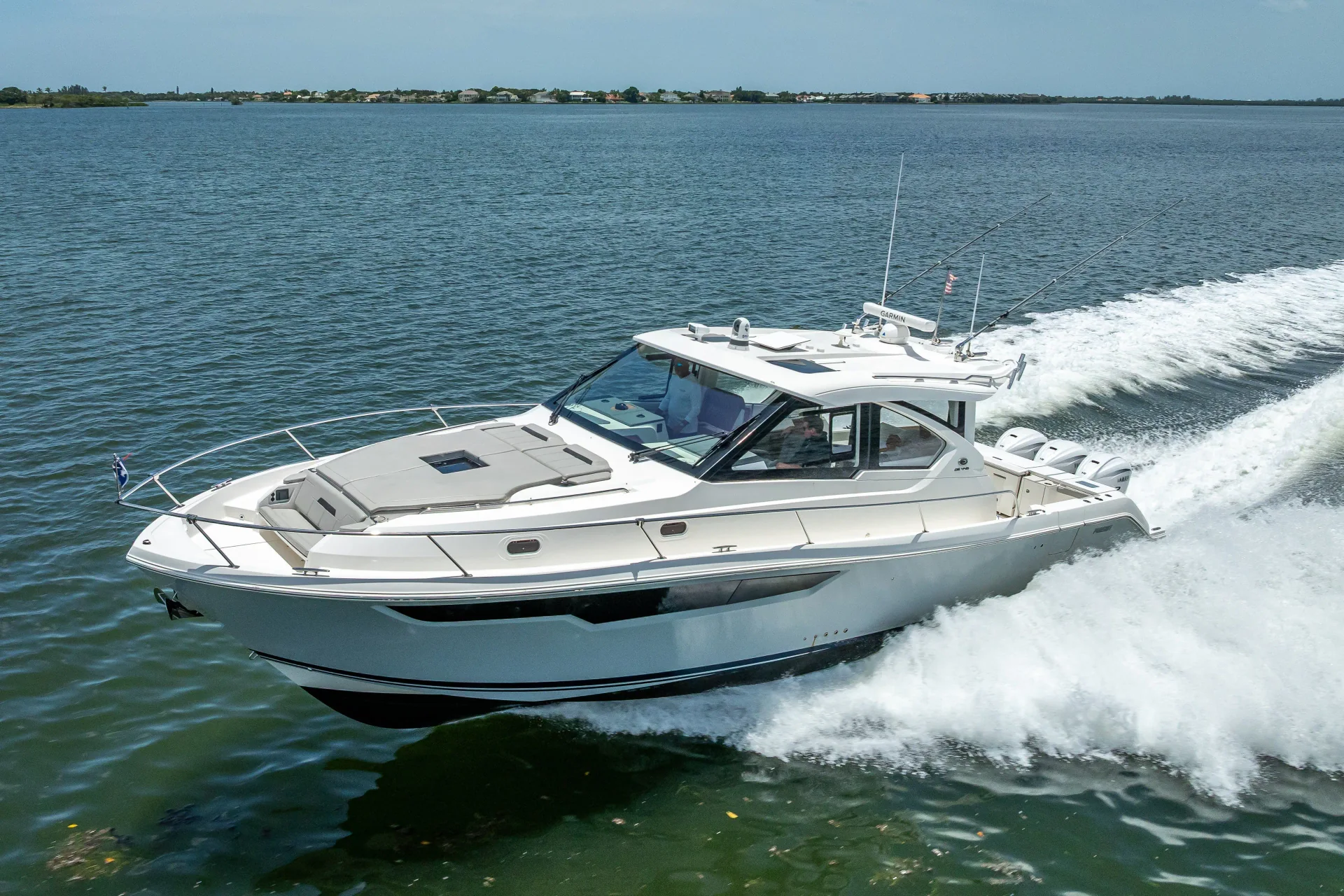2024 Pursuit OS 445 Offshore, photograph 1