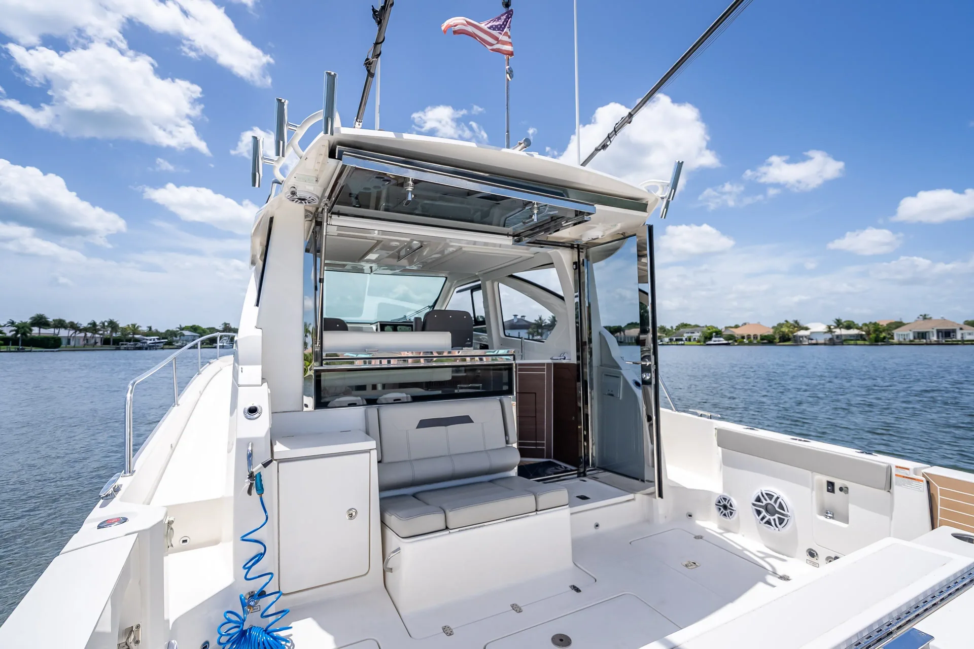 2024 Pursuit OS 445 Offshore, photograph 3