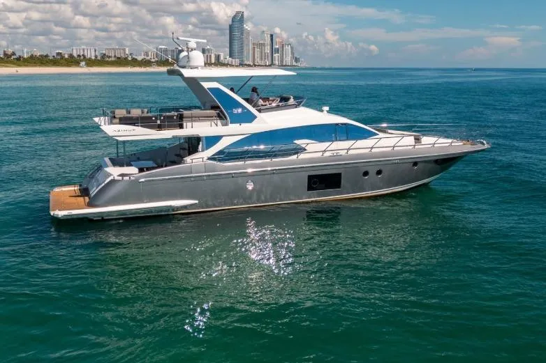 2018 Azimut 66, photograph 1