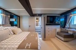 2018 Azimut 66, photograph 2