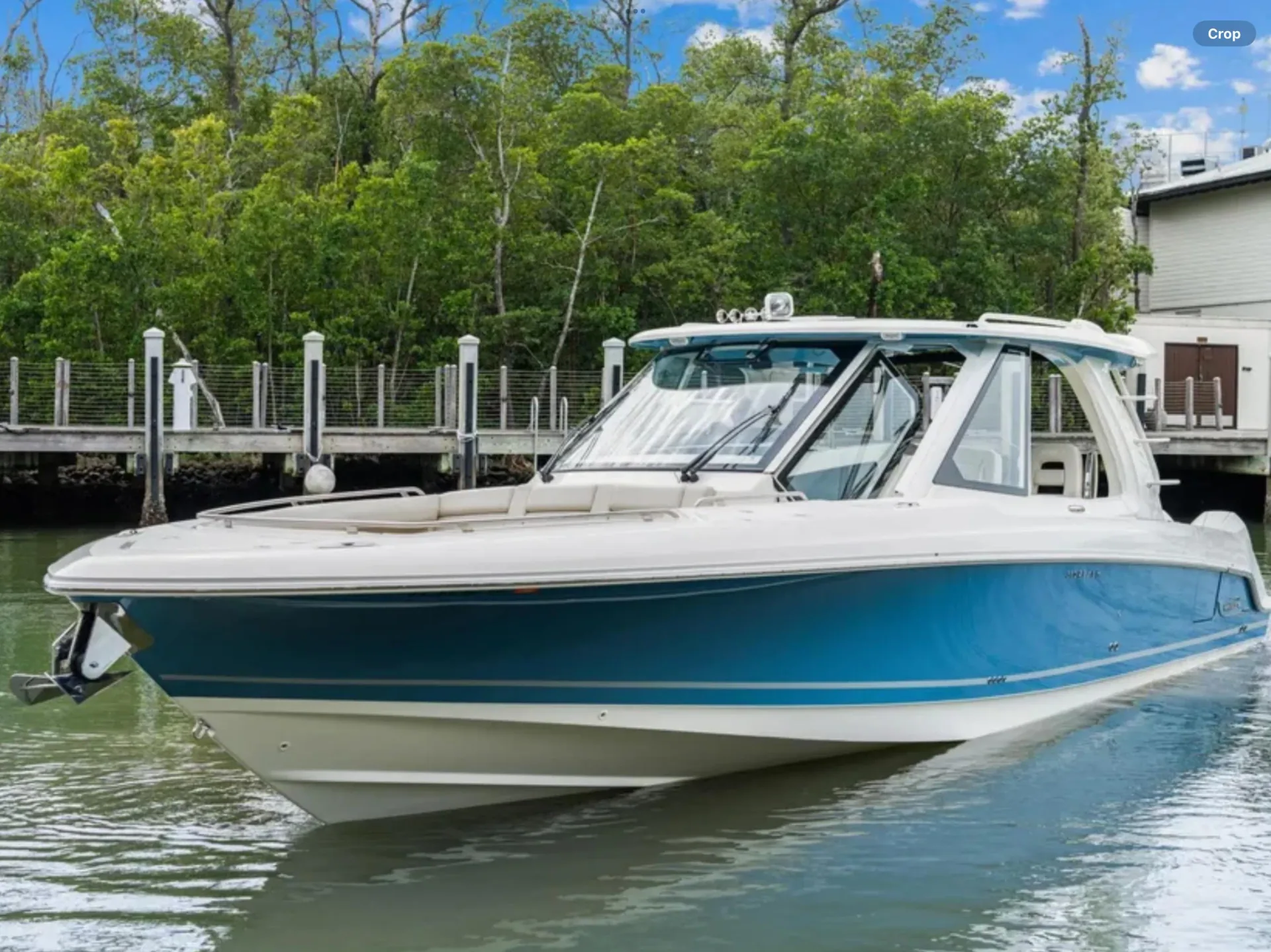 2022 Boston Whaler 380 Realm, photograph 1
