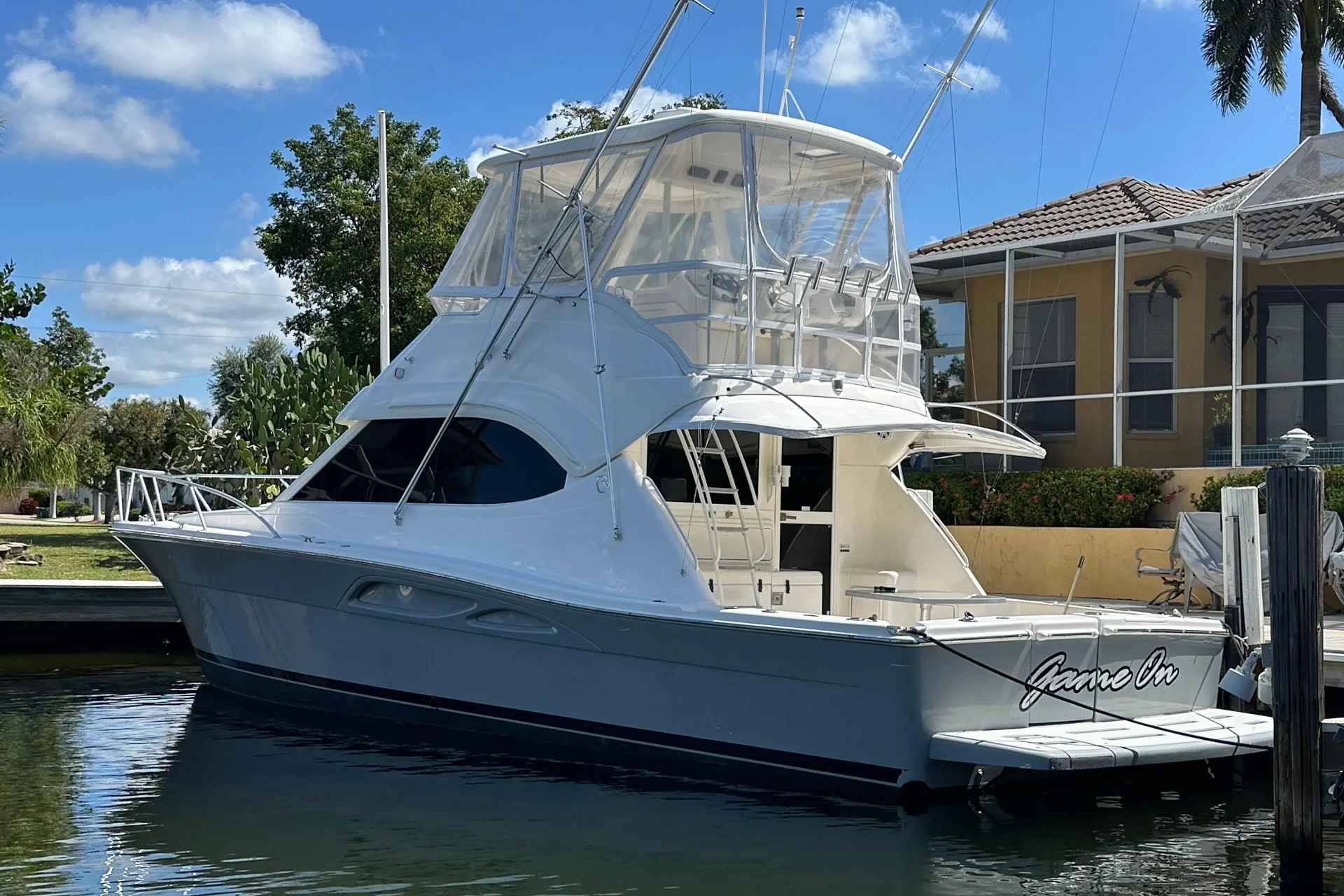 2002 Riviera 40 Flybridge, photograph 1
