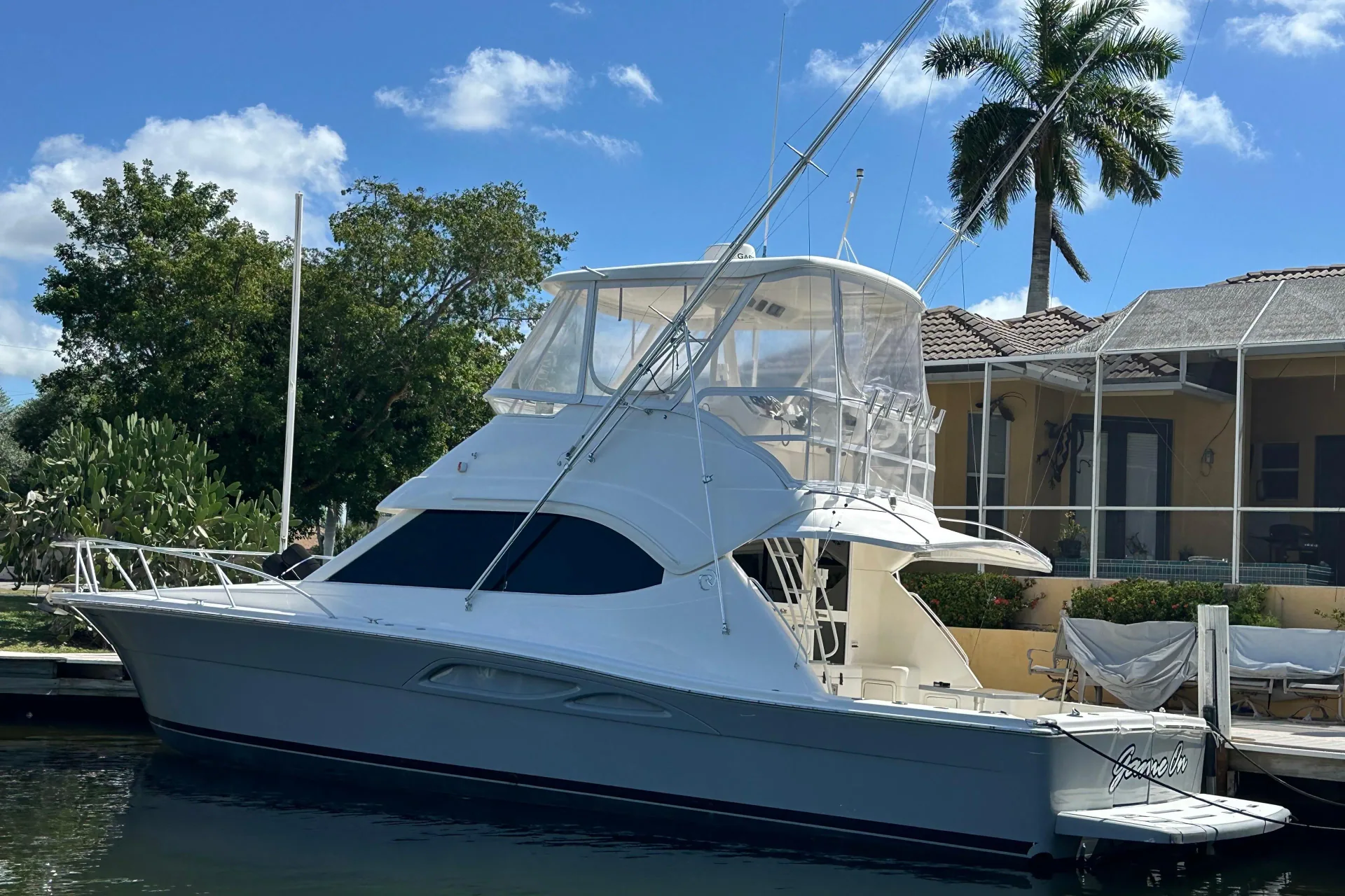 2002 Riviera 40 Flybridge, photograph 2
