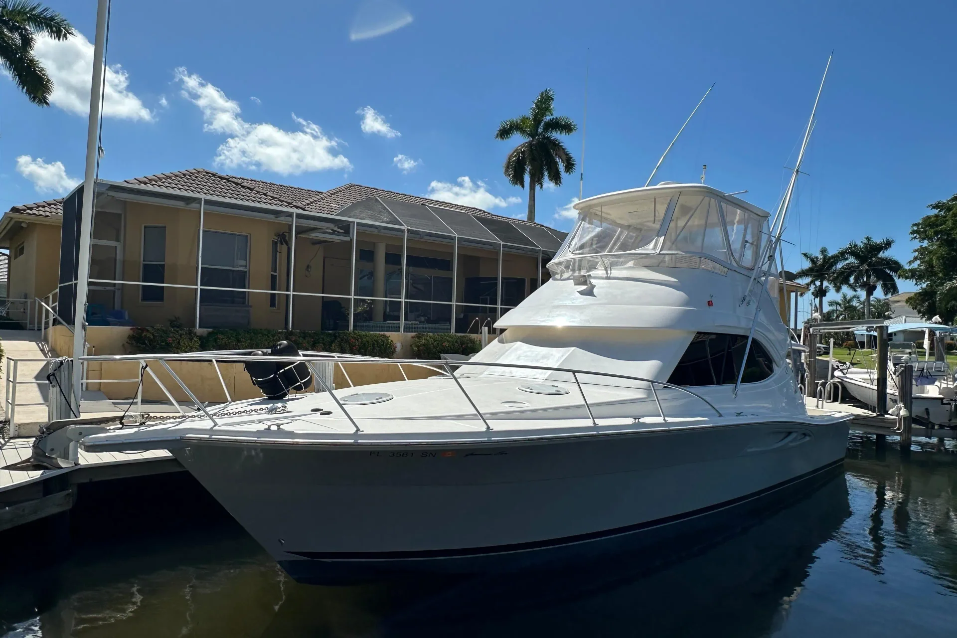 2002 Riviera 40 Flybridge, photograph 3
